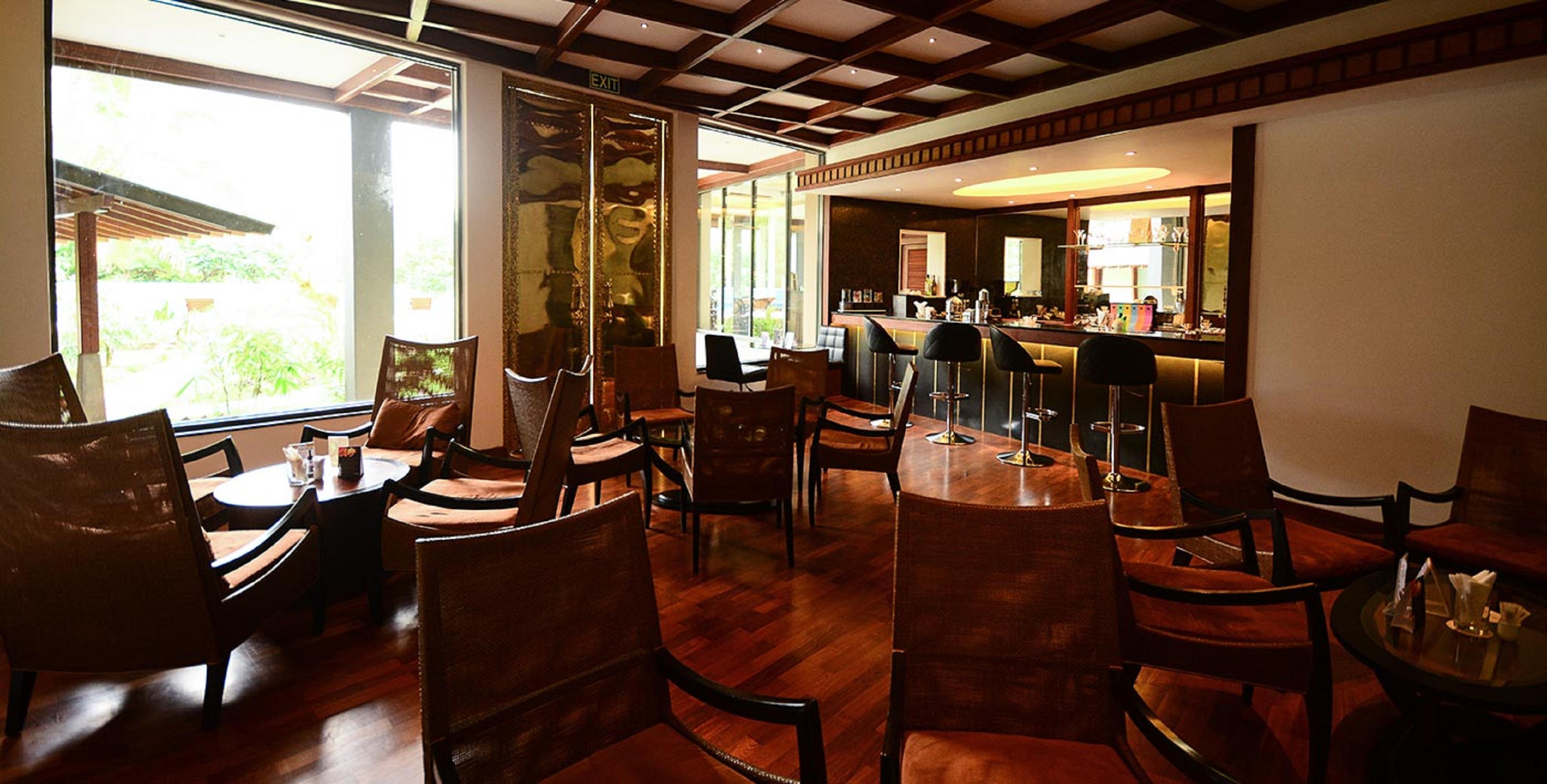 Earl'S Regent Hotel Канді Екстер'єр фото