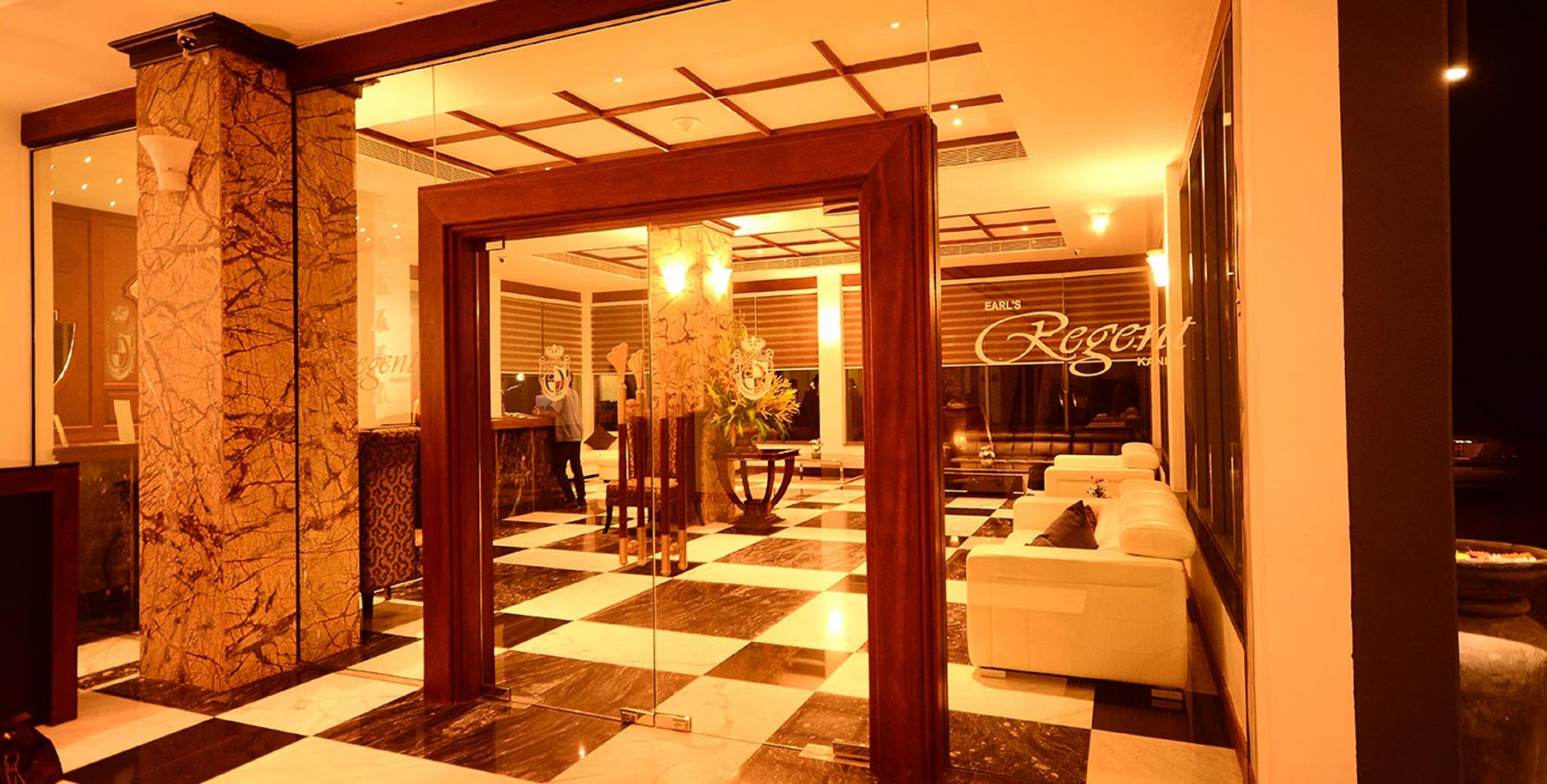 Earl'S Regent Hotel Канді Екстер'єр фото
