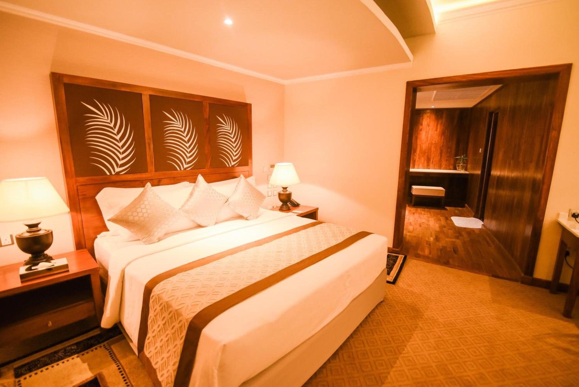 Earl'S Regent Hotel Канді Екстер'єр фото